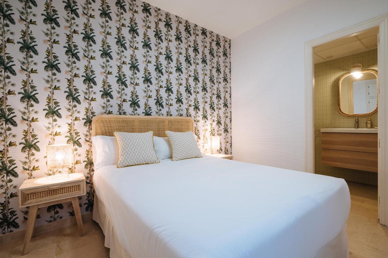 Lirio Suite Apartment - Private Parking Included 세비야 외부 사진