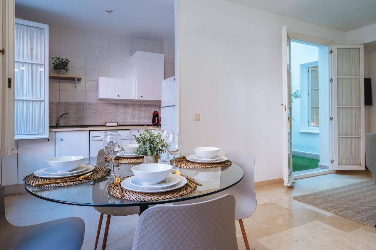Lirio Suite Apartment - Private Parking Included 세비야 외부 사진