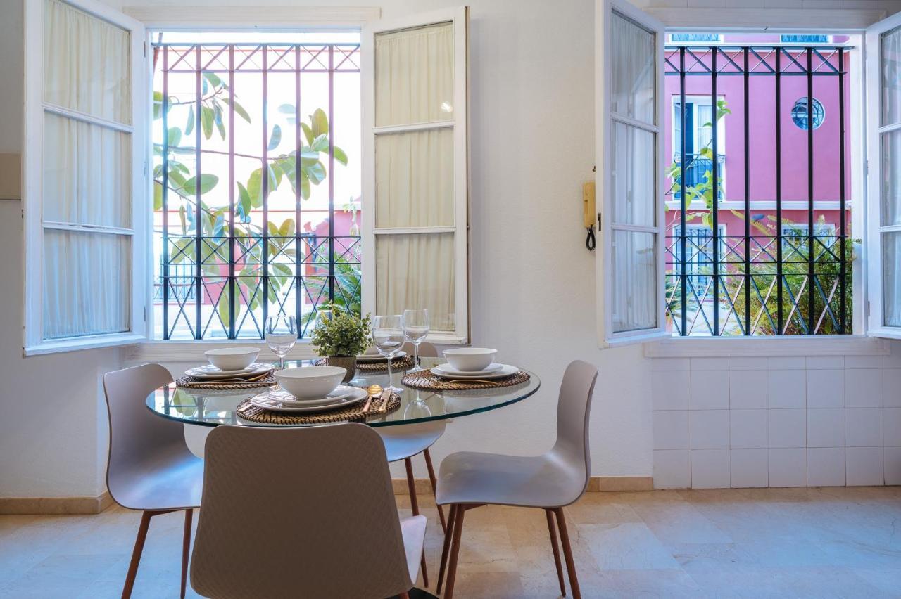 Lirio Suite Apartment - Private Parking Included 세비야 외부 사진
