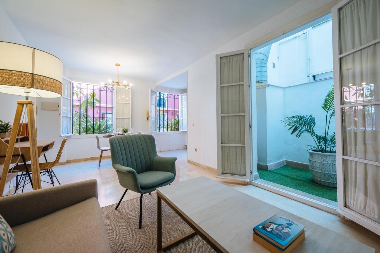 Lirio Suite Apartment - Private Parking Included 세비야 외부 사진