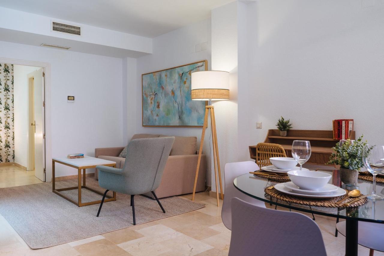Lirio Suite Apartment - Private Parking Included 세비야 외부 사진