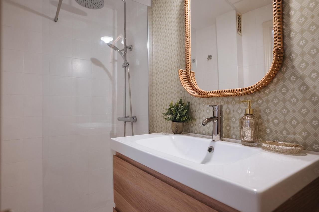 Lirio Suite Apartment - Private Parking Included 세비야 외부 사진